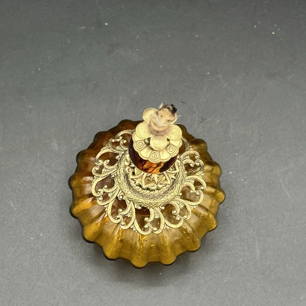 VTG Ornate Brass Oil‎ Lamp AMBER Glass Decorative Scalloped Edge Jeweled 4.5